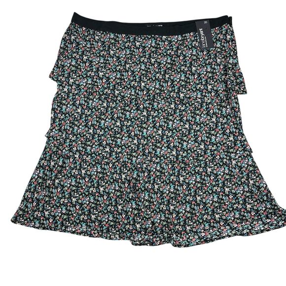 LANE BRYANT Floral Tiered Skirt Black Knee Length Ditsy Floral Sz 20 2X NWT - Picture 1 of 7